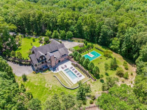 Luxury Mountain Mansion, 7BR, 8 king beds, 10000sf, Views, Pool, Sport Court, Gym, Sauna, Petting Zoo